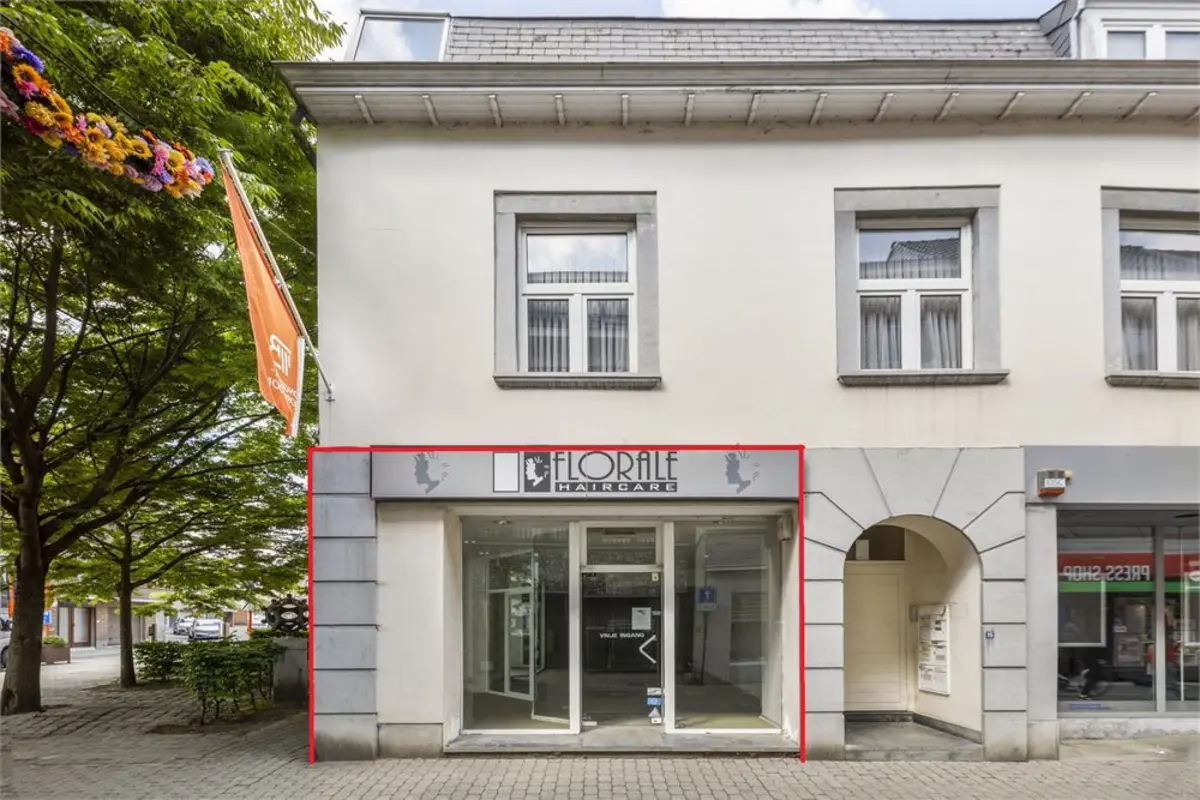 Handelszaak te  huur in Tongeren 3700 1700.00€  slaapkamers m² - Zoekertje 611089