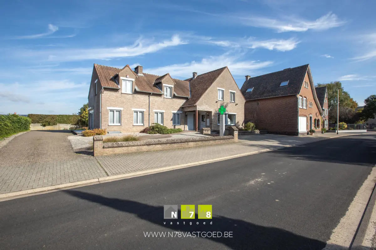 Handelszaak te  koop in Maasmechelen 3630 449000.00€  slaapkamers 285.00m² - Zoekertje 612413