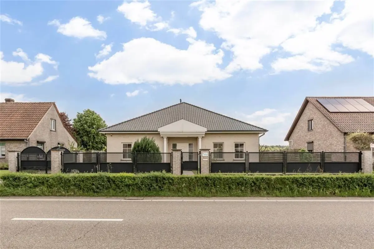 Huis te  koop in Neerpelt 3910 0.00€ 5 slaapkamers 558.00m² - Zoekertje 612952