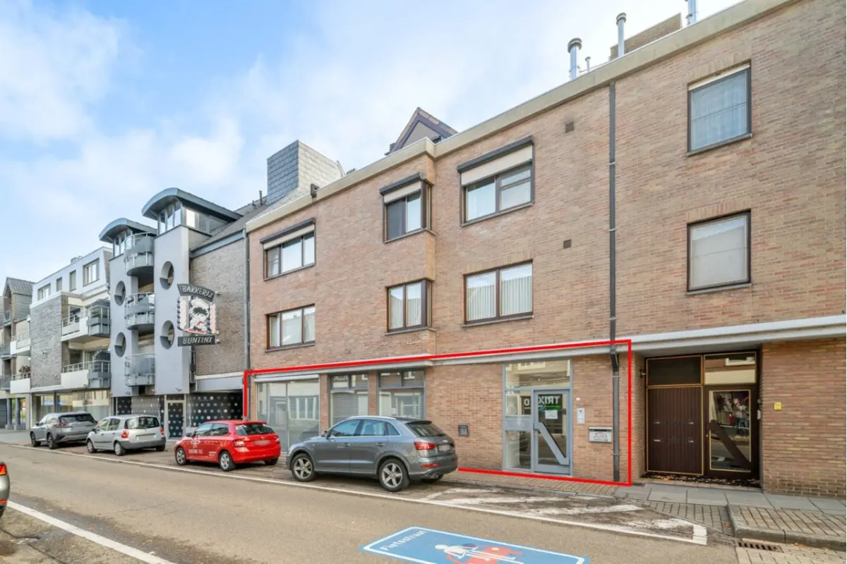 Handelszaak te  koop in Neeroeteren 3680 295000.00€  slaapkamers m² - Zoekertje 614780