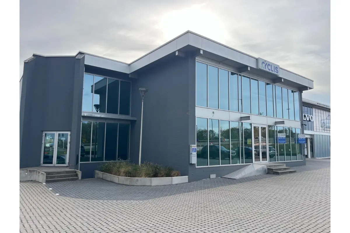 Handelszaak te  huur in Hasselt 3500 5400.00€  slaapkamers m² - Zoekertje 615266