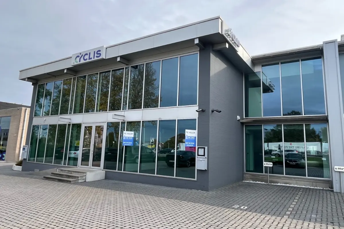 Handelszaak te  huur in Hasselt 3500 2000.00€  slaapkamers m² - Zoekertje 615265