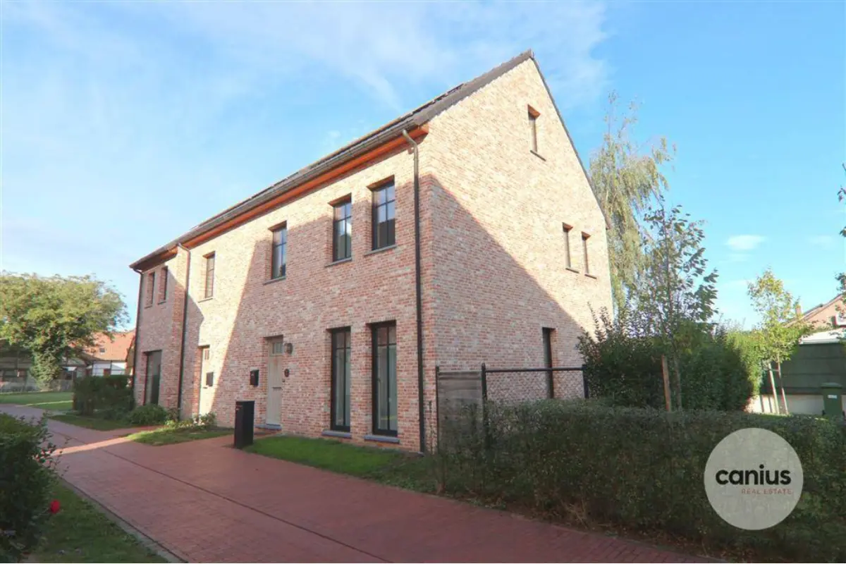 Huis te  koop in Nieuwerkerken 3850 359000.00€ 3 slaapkamers 163.43m² - Zoekertje 616350