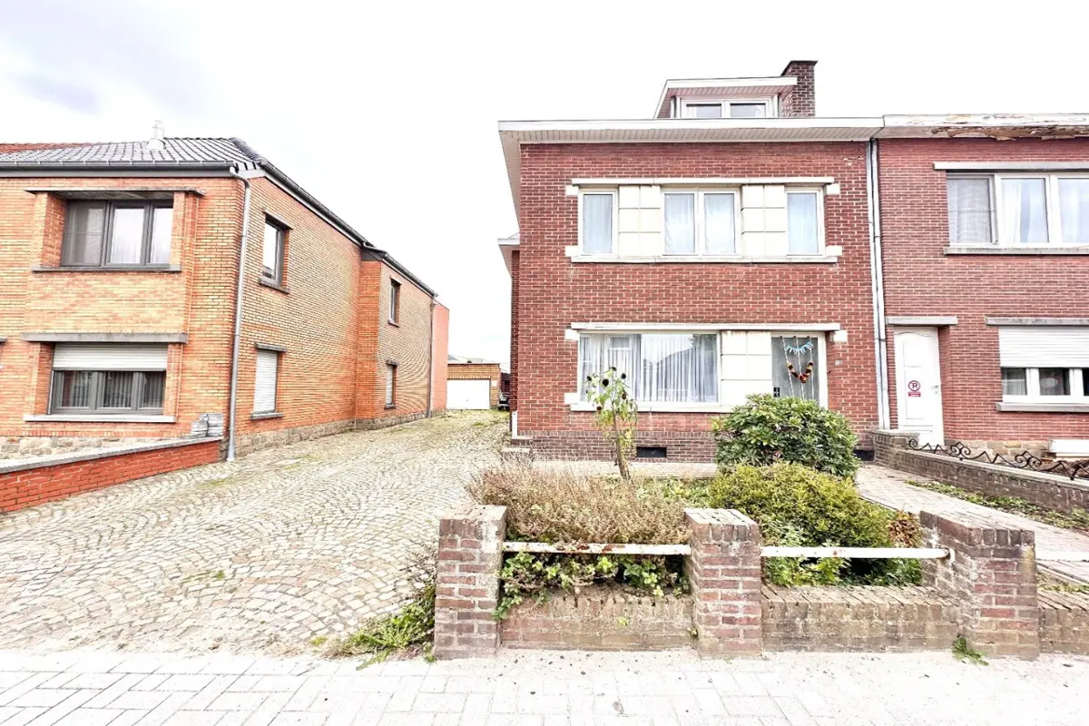 Huis te  koop in Berg 3700 275000.00€ 3 slaapkamers 191.00m² - Zoekertje 616564