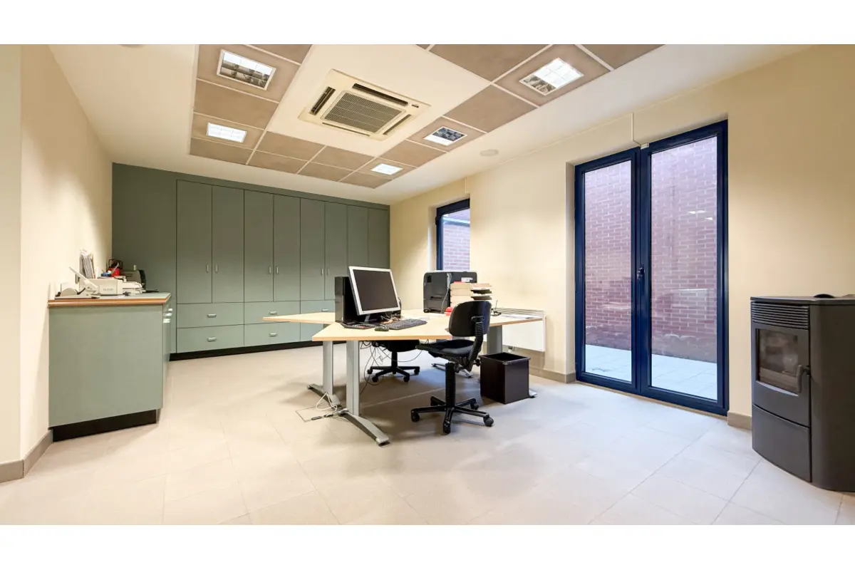 Handelszaak te  koop in Heusden-Zolder 3550 177000.00€  slaapkamers 95.00m² - Zoekertje 617272