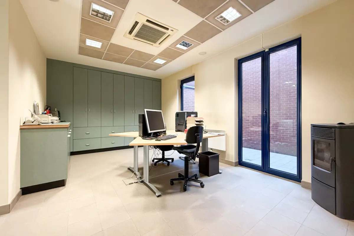 Handelszaak te  koop in Heusden-Zolder 3550 177000.00€  slaapkamers 95.00m² - Zoekertje 617272