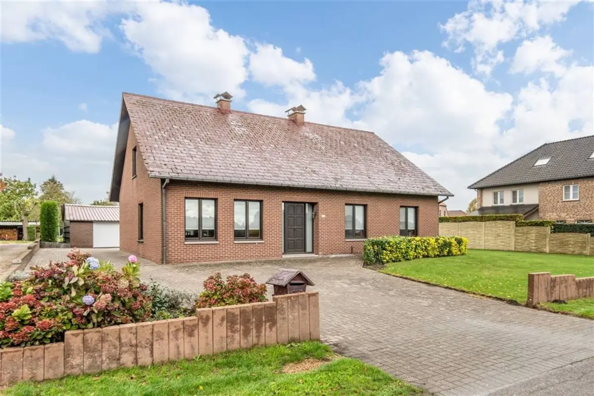 Huis te  koop in Neerpelt 3910 390000.00€ 4 slaapkamers 221.00m² - Zoekertje 617704