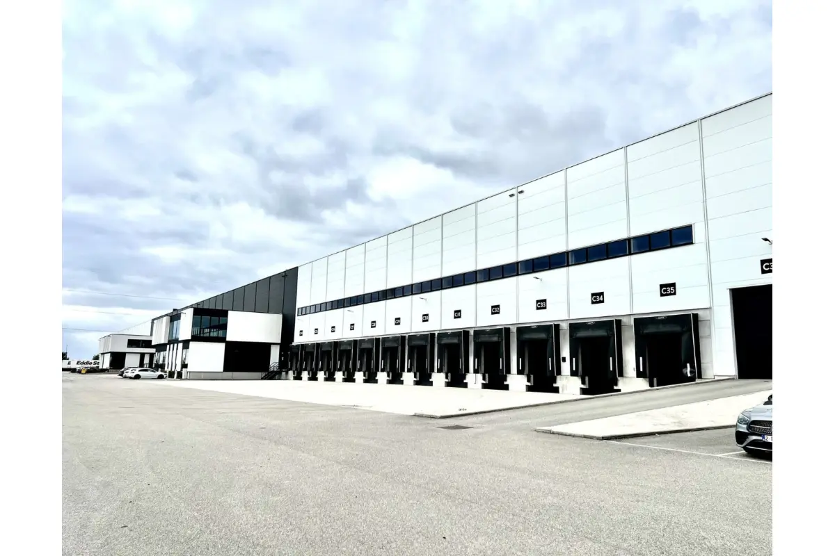 Handelszaak te  huur in Genk 3600 0.00€  slaapkamers 8569.00m² - Zoekertje 619415