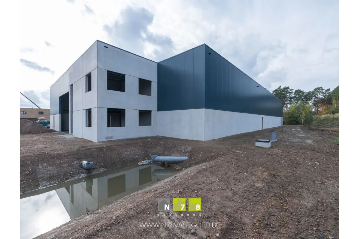 Handelszaak te  huur in Dilsen-Stokkem 3650 6150.00€  slaapkamers 1564.00m² - Zoekertje 619962