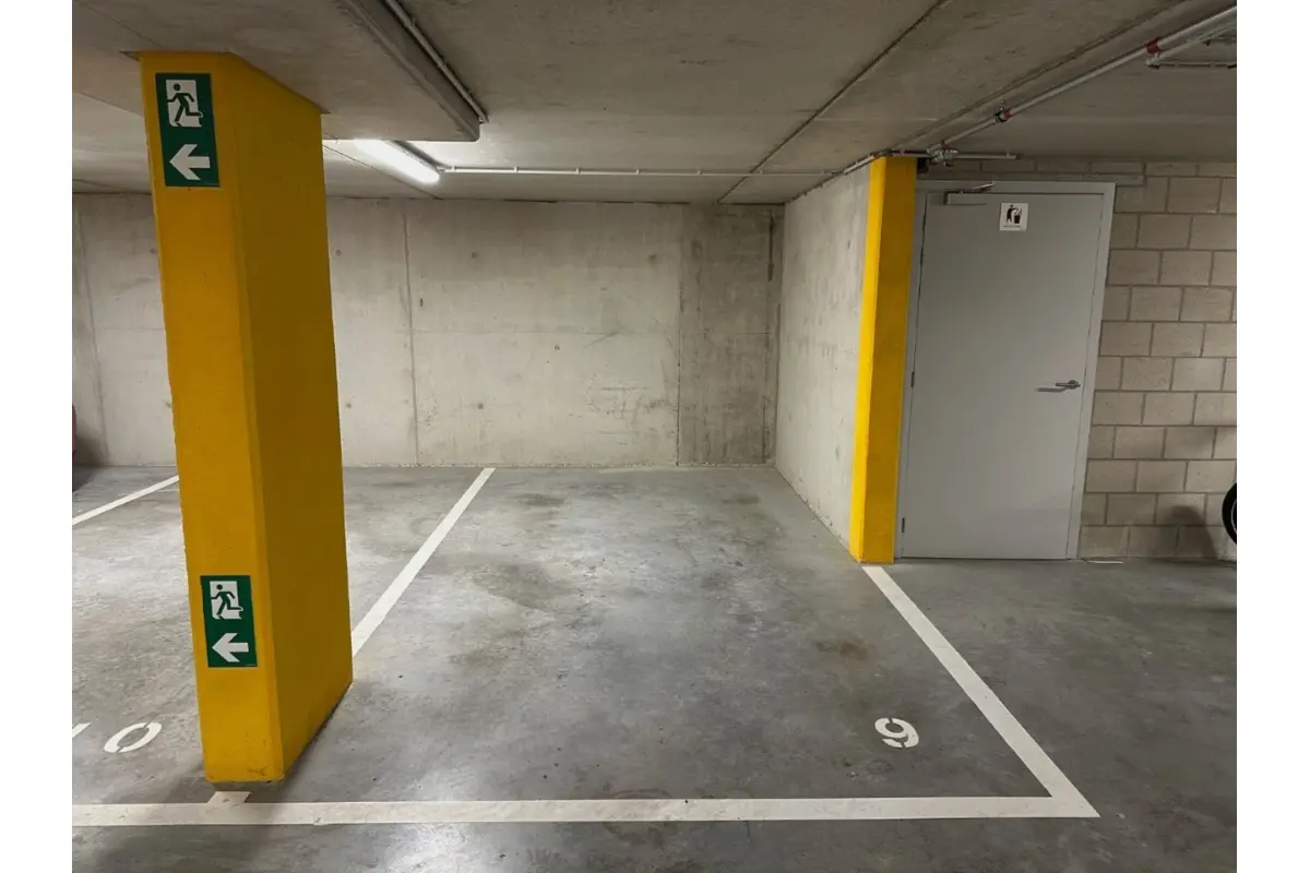 Parking & garage te  huur in Hasselt 3500 85.00€  slaapkamers m² - Zoekertje 619199