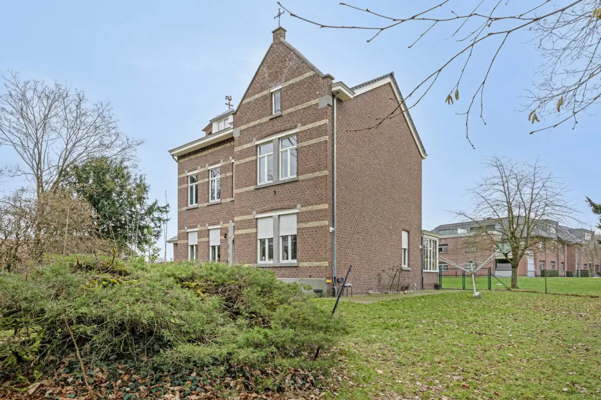 Villa te  koop in Meeuwen-Gruitrode 3670 495000.00€ 5 slaapkamers 406.00m² - Zoekertje 619330