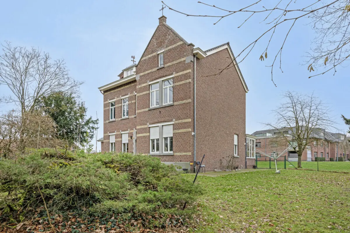 Villa te  koop in Meeuwen-Gruitrode 3670 495000.00€ 5 slaapkamers 406.00m² - Zoekertje 619330