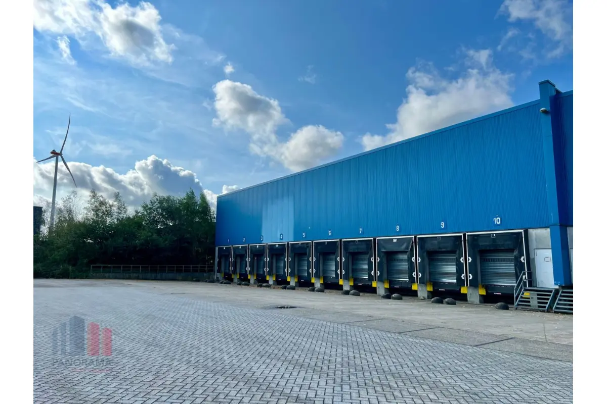 Handelszaak te  huur in Genk 3600 0.00€  slaapkamers 2592.00m² - Zoekertje 619419