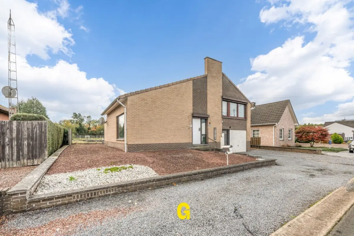 Huis te  koop in Maasmechelen 3630 275000.00€ 2 slaapkamers 127.00m² - Zoekertje 619957