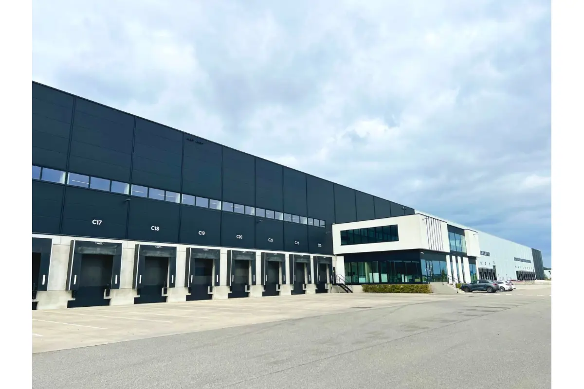 Handelszaak te  huur in Genk 3600 0.00€  slaapkamers 11418.00m² - Zoekertje 619414