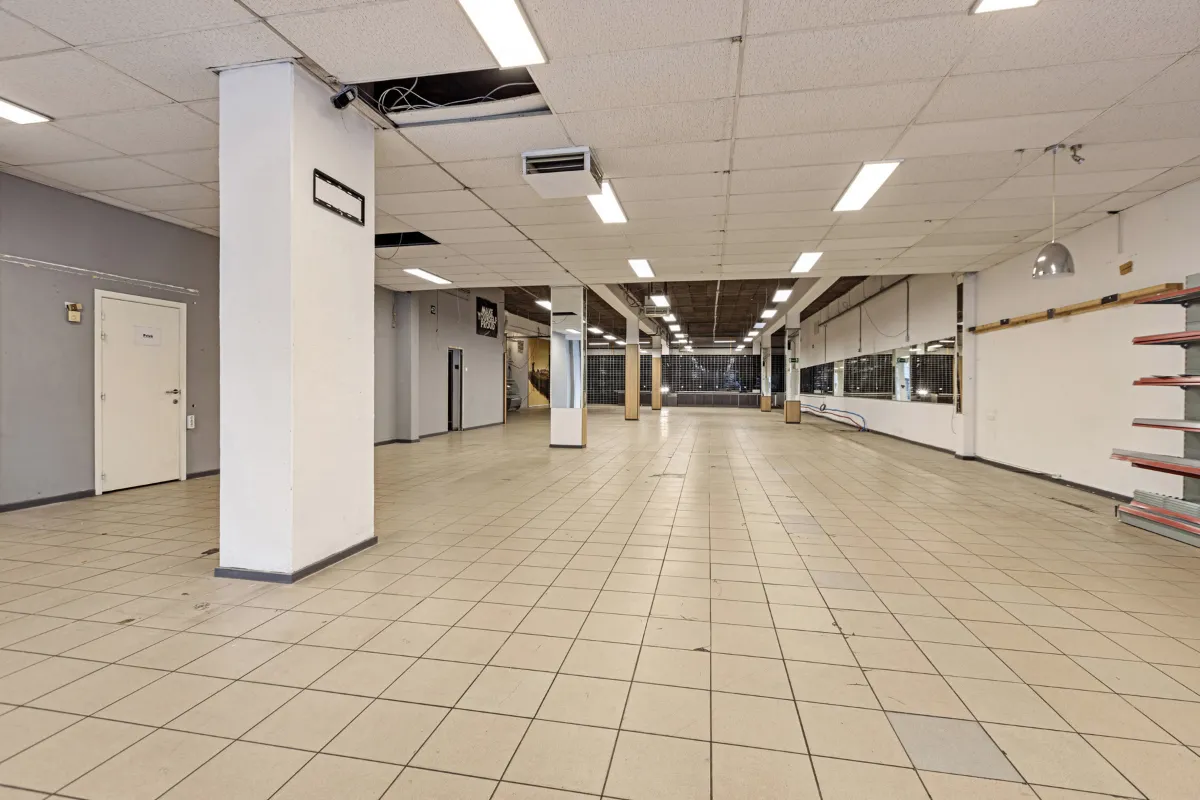 Handelszaak te  huur in Genk 3600 3900.00€  slaapkamers 650.00m² - Zoekertje 629202