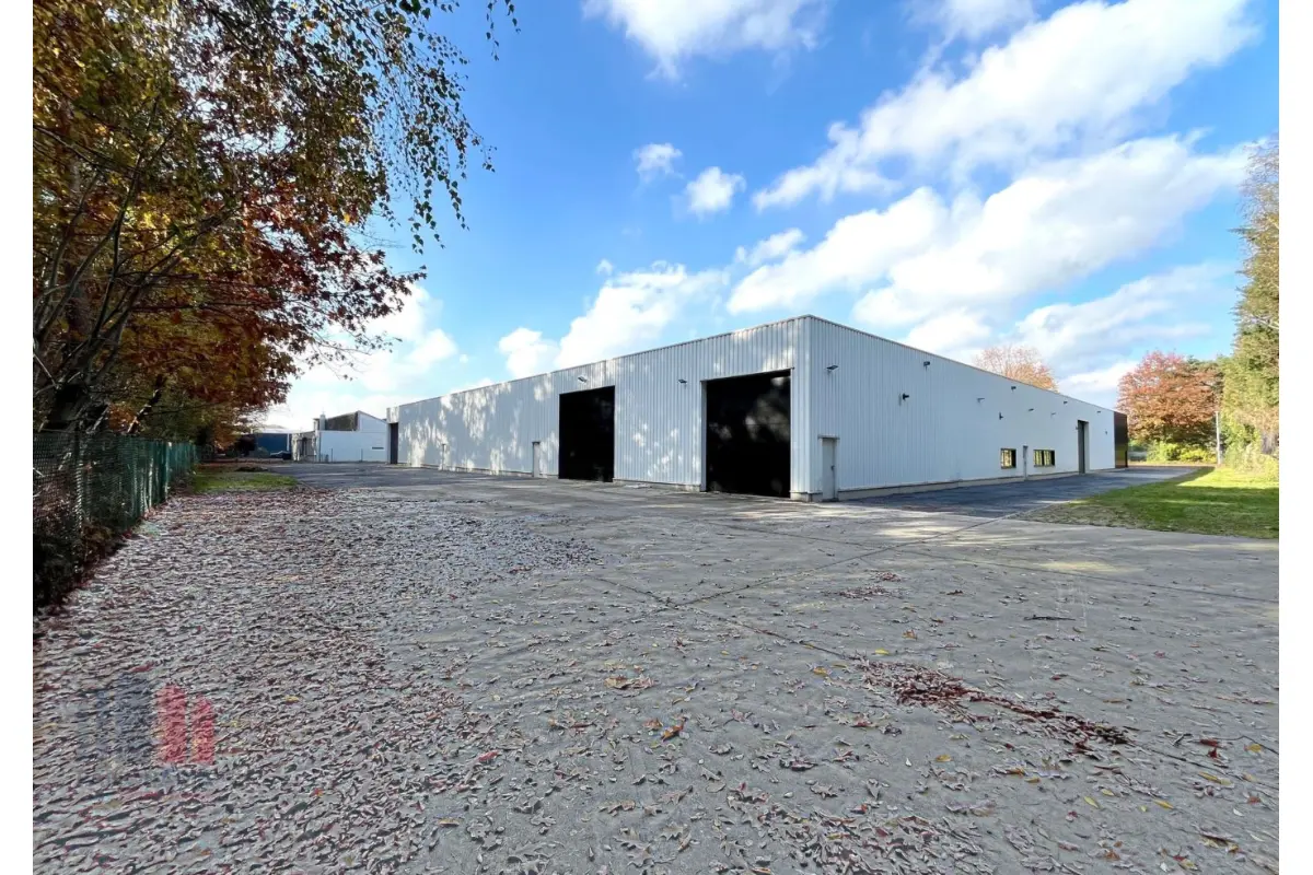 Handelszaak te  huur in Hasselt 3500 1325.00€  slaapkamers 300.00m² - Zoekertje 628583