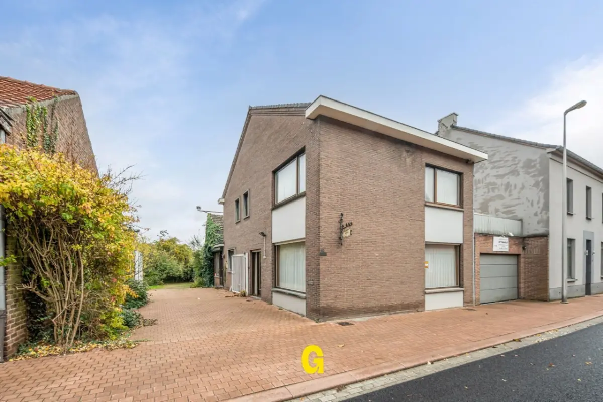 Huis te  koop in Hoeselt 3730 310000.00€ 3 slaapkamers m² - Zoekertje 628447