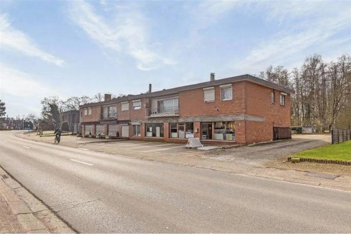 Handelszaak te  huur in Heusden-Zolder 3550 1500.00€  slaapkamers m² - Zoekertje 629421