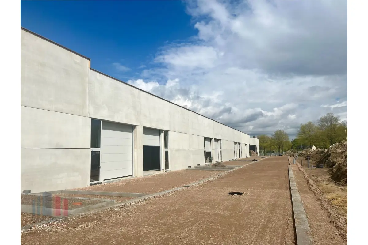 Handelszaak te  koop in Hasselt 3500 301950.00€  slaapkamers 210.00m² - Zoekertje 631780