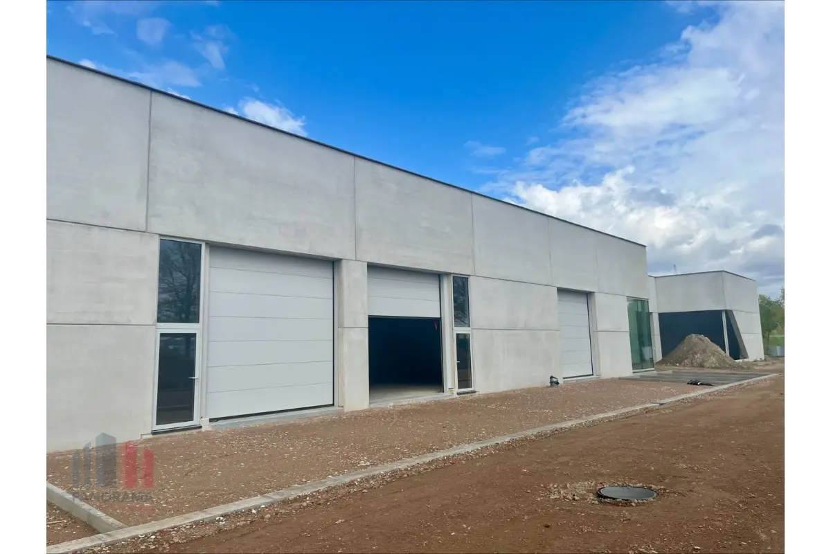 Handelszaak te  koop in Hasselt 3500 301950.00€  slaapkamers 210.00m² - Zoekertje 631781