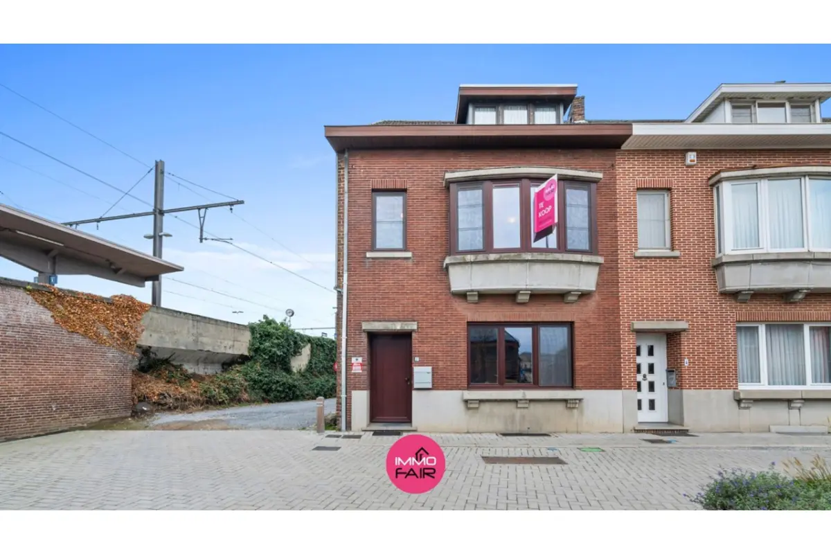 Huis te  koop in Berg 3700 149000.00€ 3 slaapkamers 180.00m² - Zoekertje 633213