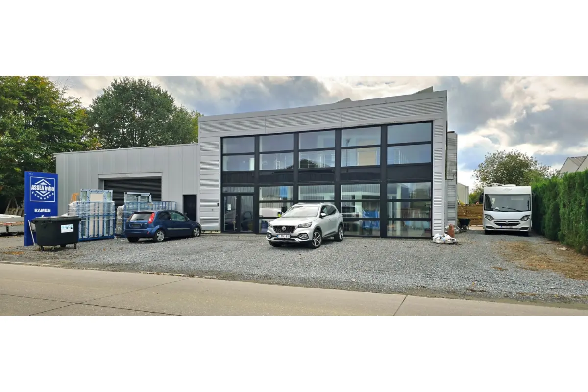 Handelszaak te  koop in Herk-de-Stad 3540 1000000.00€ 4 slaapkamers m² - Zoekertje 635094