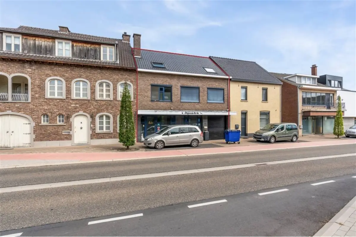 Handelszaak te  koop in Maaseik 3680 299000.00€ 3 slaapkamers 269.00m² - Zoekertje 637478