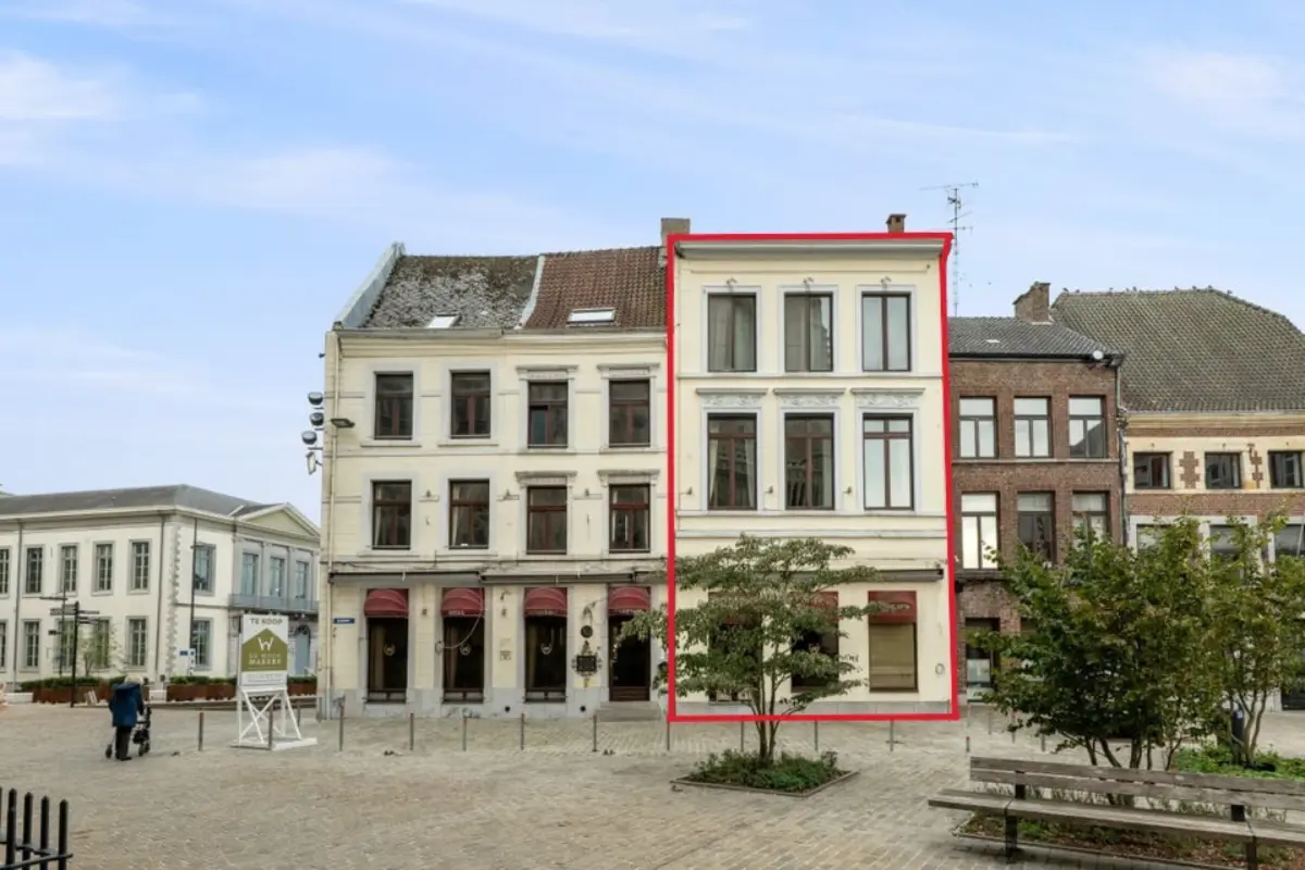 Handelszaak te  koop in Berg 3700 299000.00€ 4 slaapkamers 289.00m² - Zoekertje 637867