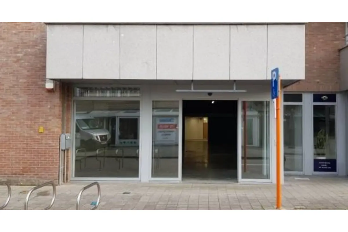 Handelszaak te  huur in Lommel 3920 1700.00€  slaapkamers 283.00m² - Zoekertje 646702