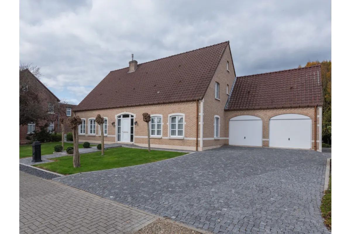 Huis te  koop in Dilsen-Stokkem 3650 695000.00€ 4 slaapkamers 269.00m² - Zoekertje 641097