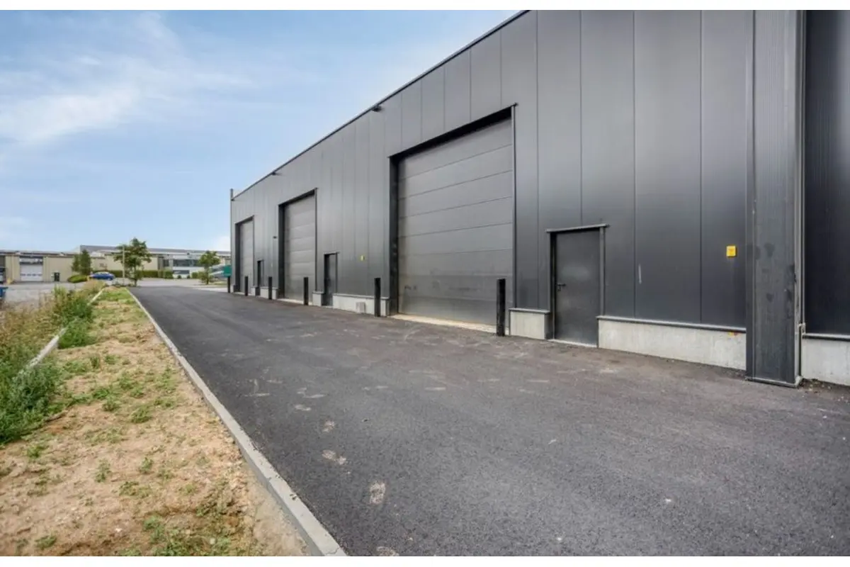 Handelszaak te  huur in Lanaken 3620 1600.00€  slaapkamers 430.00m² - Zoekertje 642048