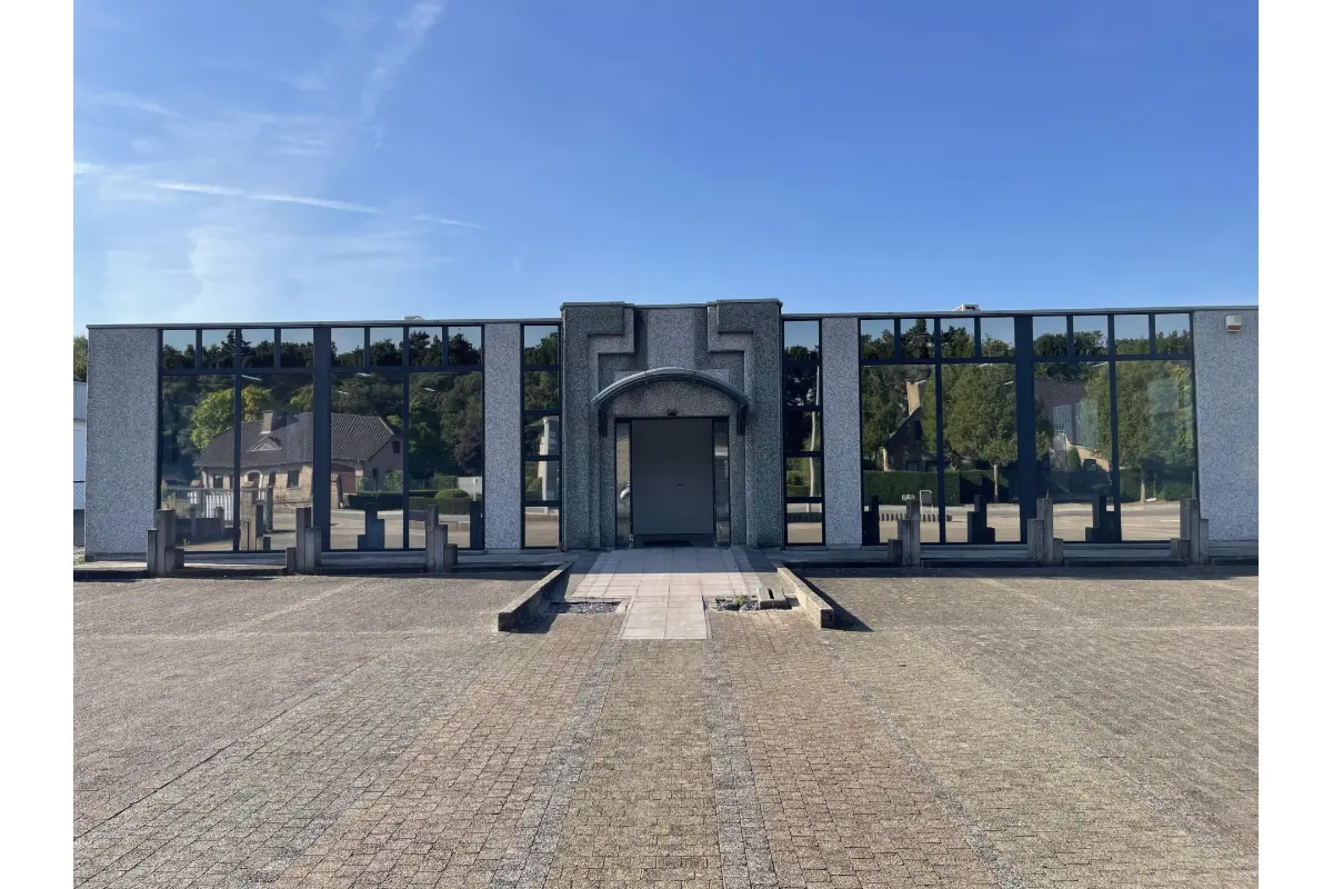 Handelszaak te  huur in Opglabbeek 3660 3600.00€  slaapkamers 600.00m² - Zoekertje 643725