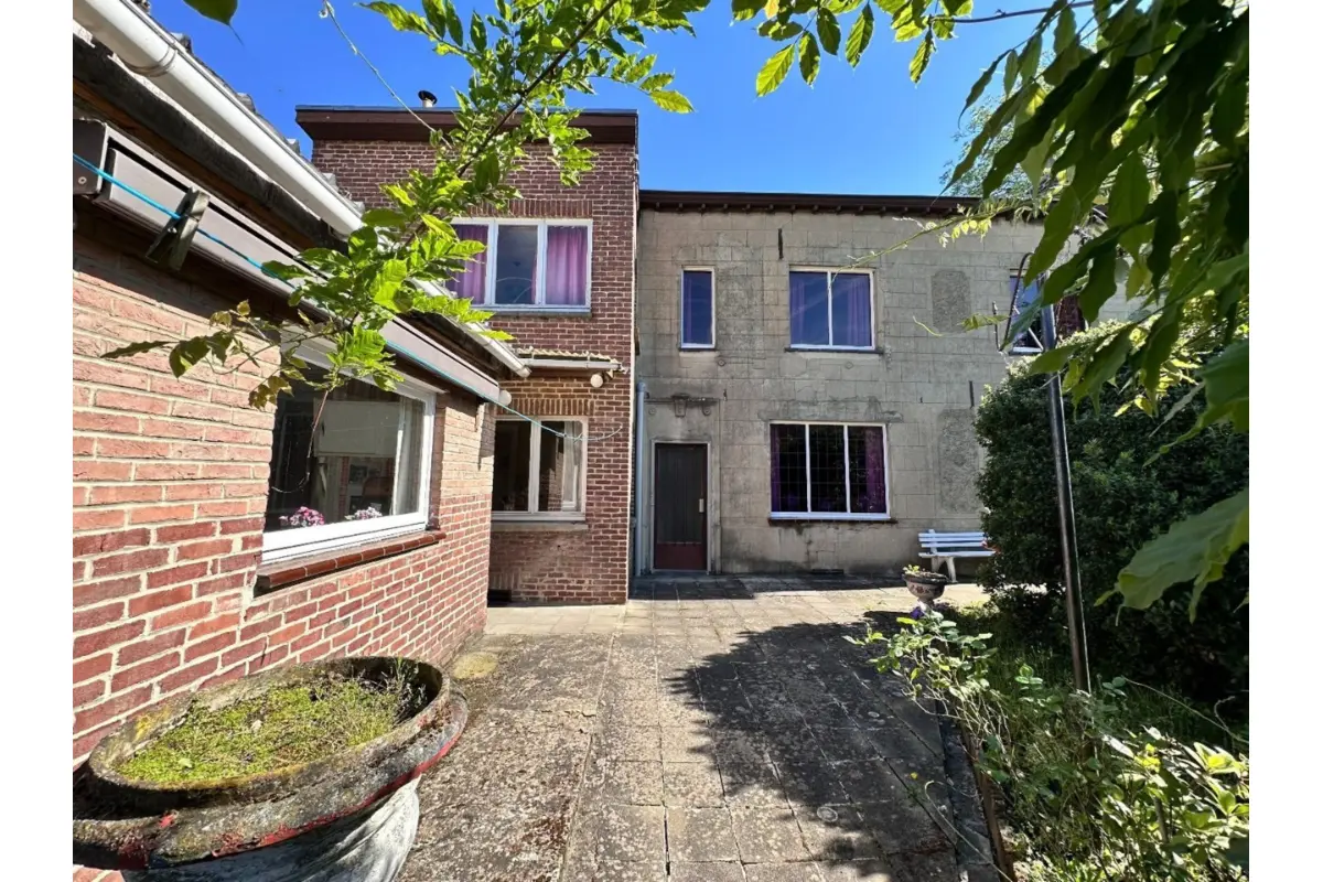 Huis te  koop in Tongeren 3700 139000.00€ 3 slaapkamers 150.00m² - Zoekertje 643596