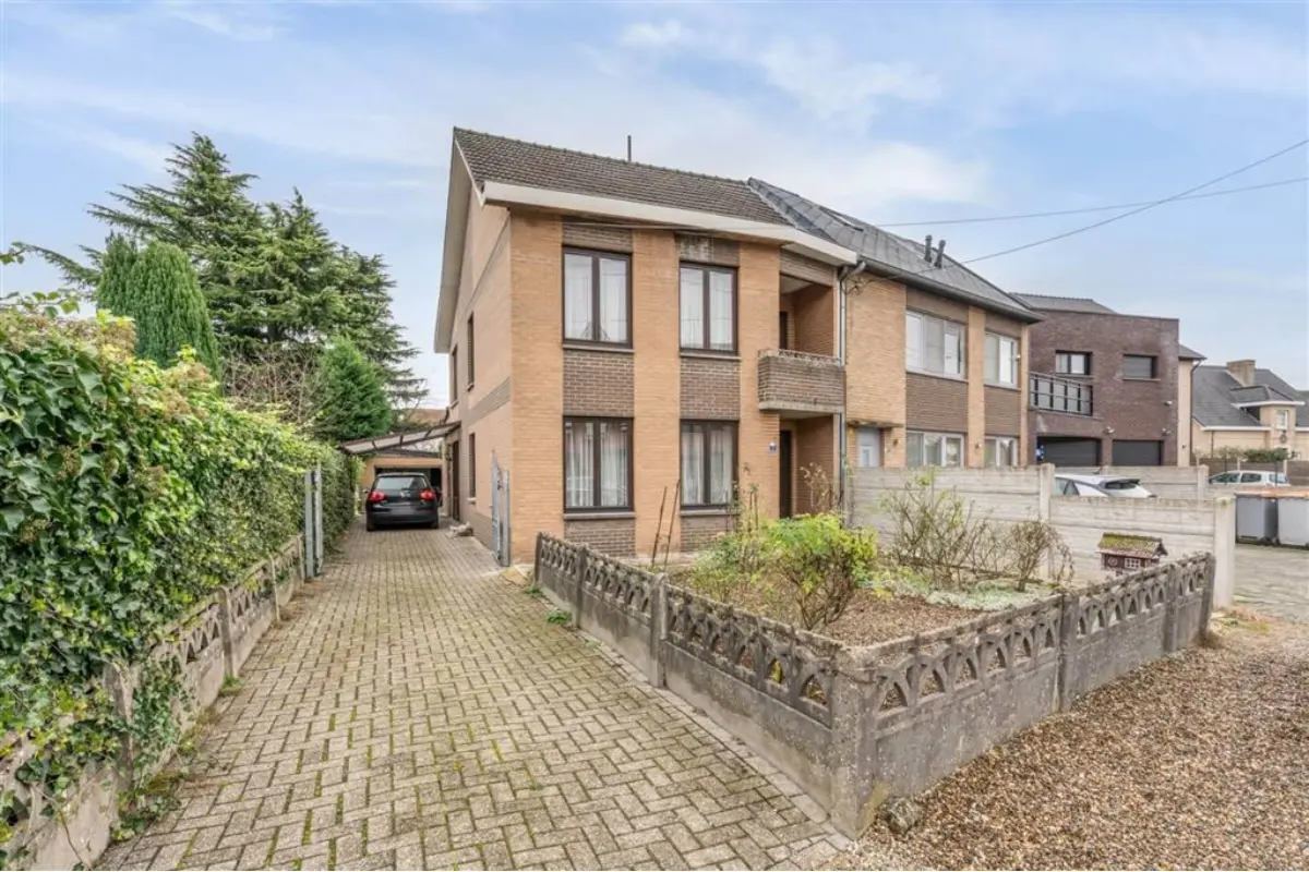 Huis te  koop in Maasmechelen 3630 249990.00€ 4 slaapkamers 236.00m² - Zoekertje 644082