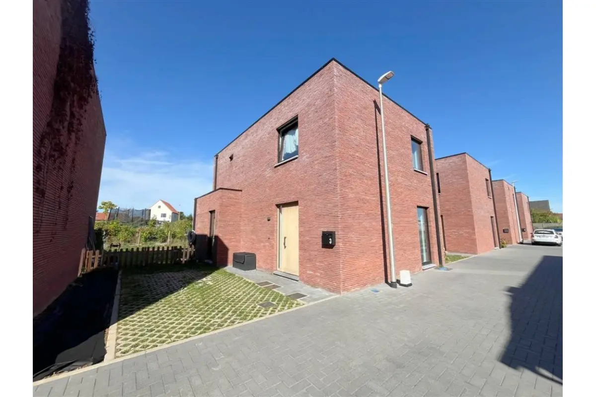 Huis te  huur in Bommershoven 3840 1200.00€ 3 slaapkamers 143.00m² - Zoekertje 671460