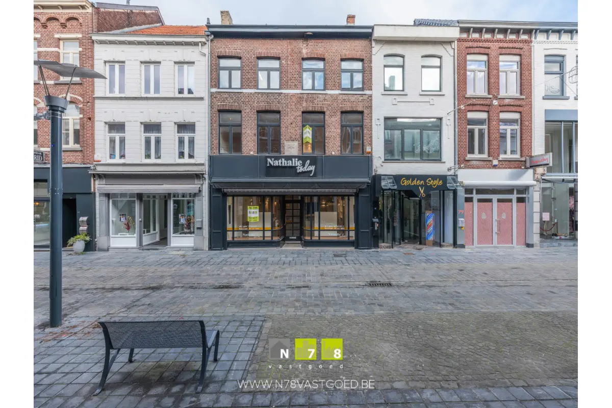 Handelszaak te  koop in Maaseik 3680 299000.00€  slaapkamers 388.00m² - Zoekertje 645736
