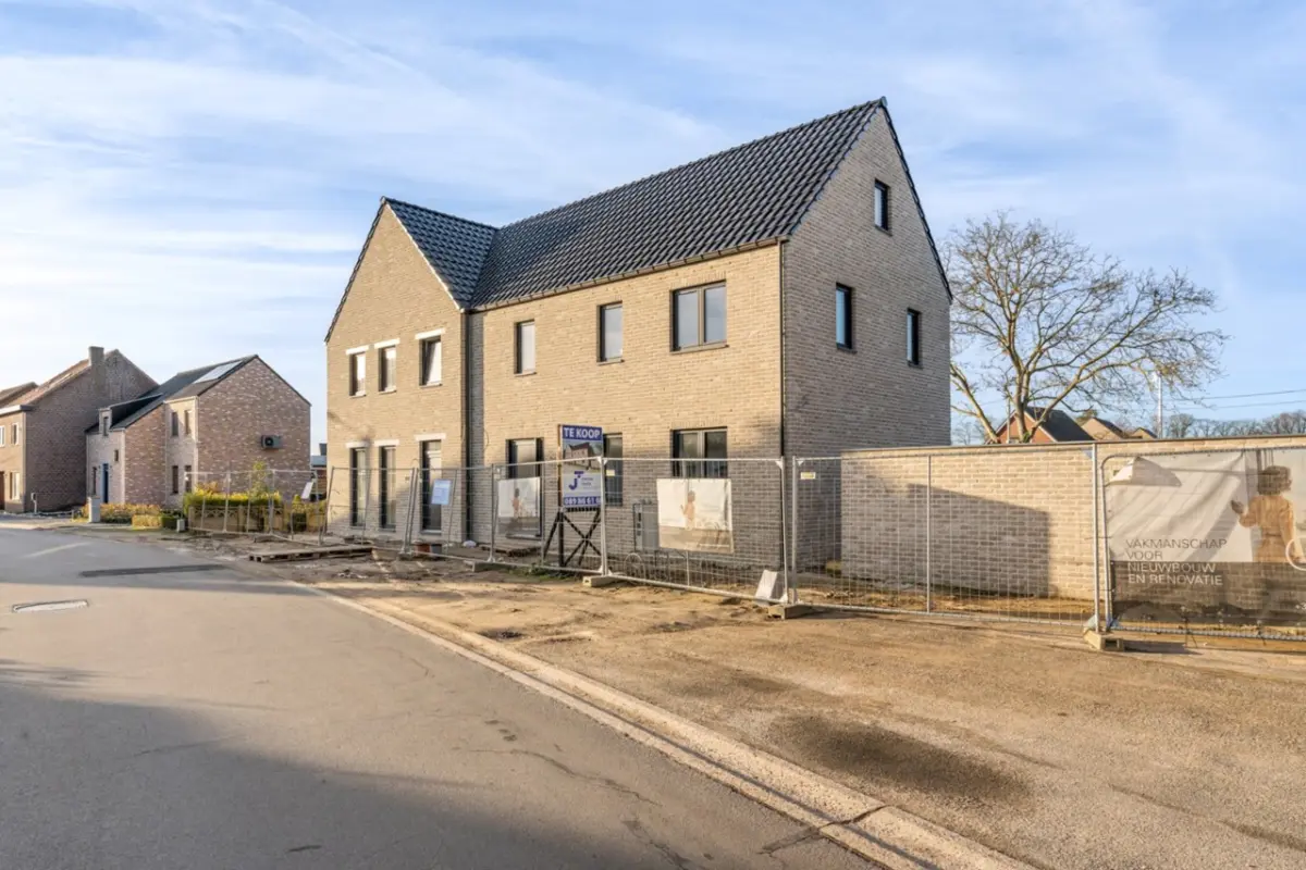 Huis te  koop in Neeroeteren 3680 340500.00€ 3 slaapkamers m² - Zoekertje 645496