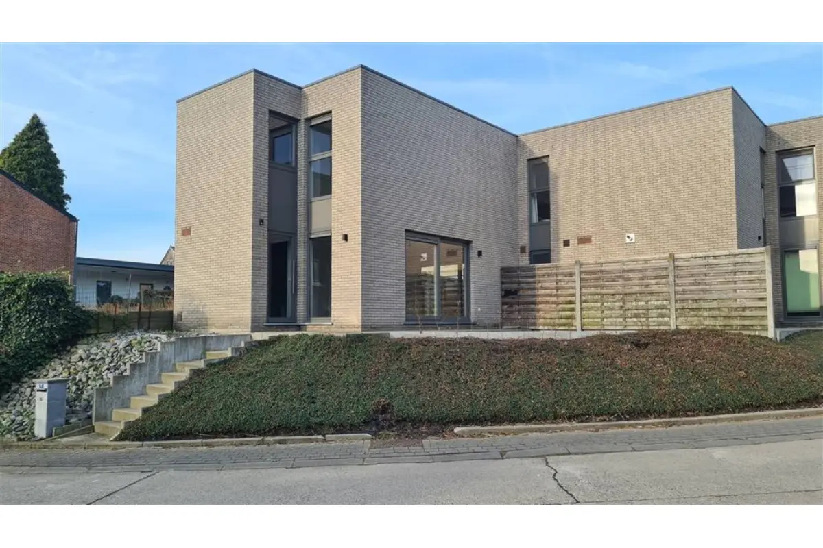 Huis te  huur in Grote-Spouwen 3740 1000.00€ 3 slaapkamers 114.00m² - Zoekertje 645258