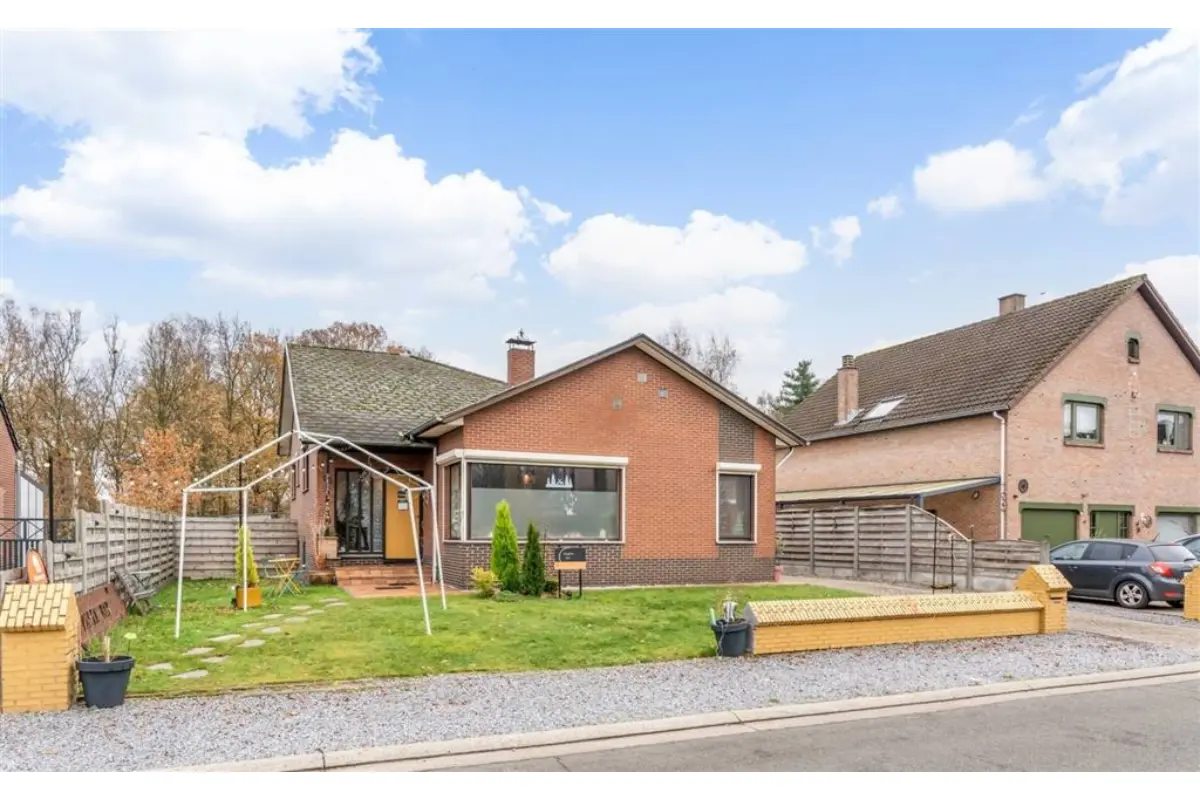 Huis te  koop in Overpelt 3900 324000.00€ 3 slaapkamers 166.00m² - Zoekertje 646413