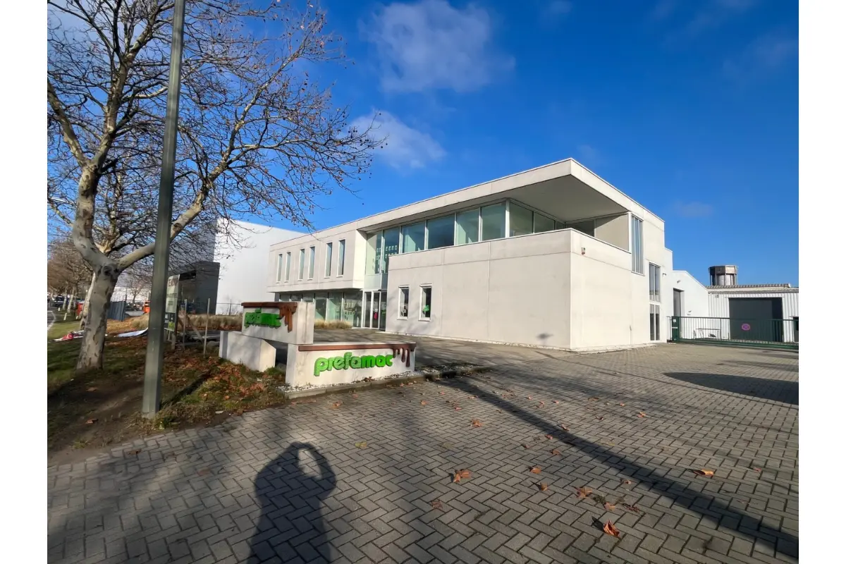 Handelszaak te  koop in Lummen 3560 2550000.00€  slaapkamers 2294.00m² - Zoekertje 647092