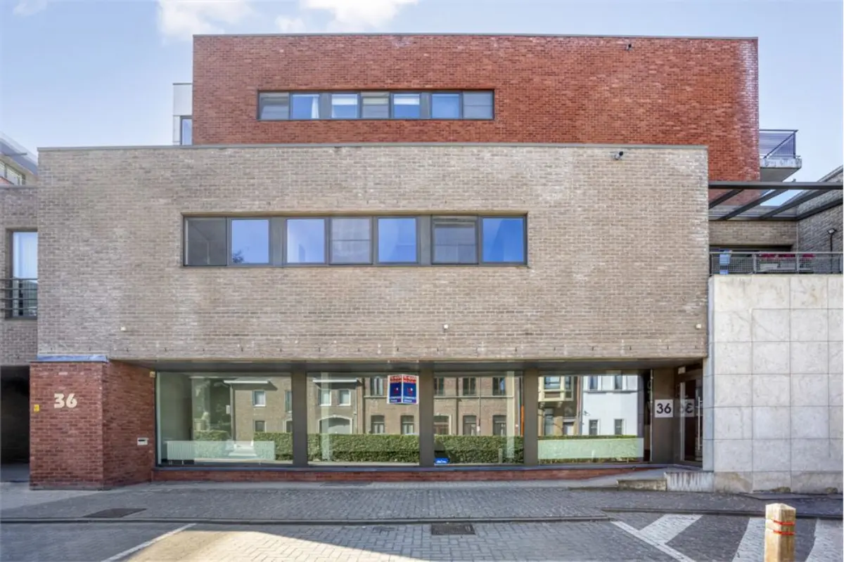 Handelszaak te  huur in Berg 3700 995.00€  slaapkamers m² - Zoekertje 647987