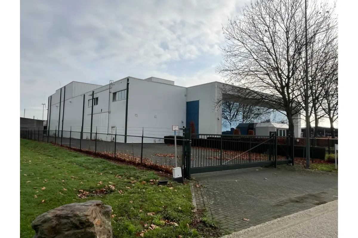 Handelszaak te  huur in Maasmechelen 3630 5800.00€  slaapkamers m² - Zoekertje 648606