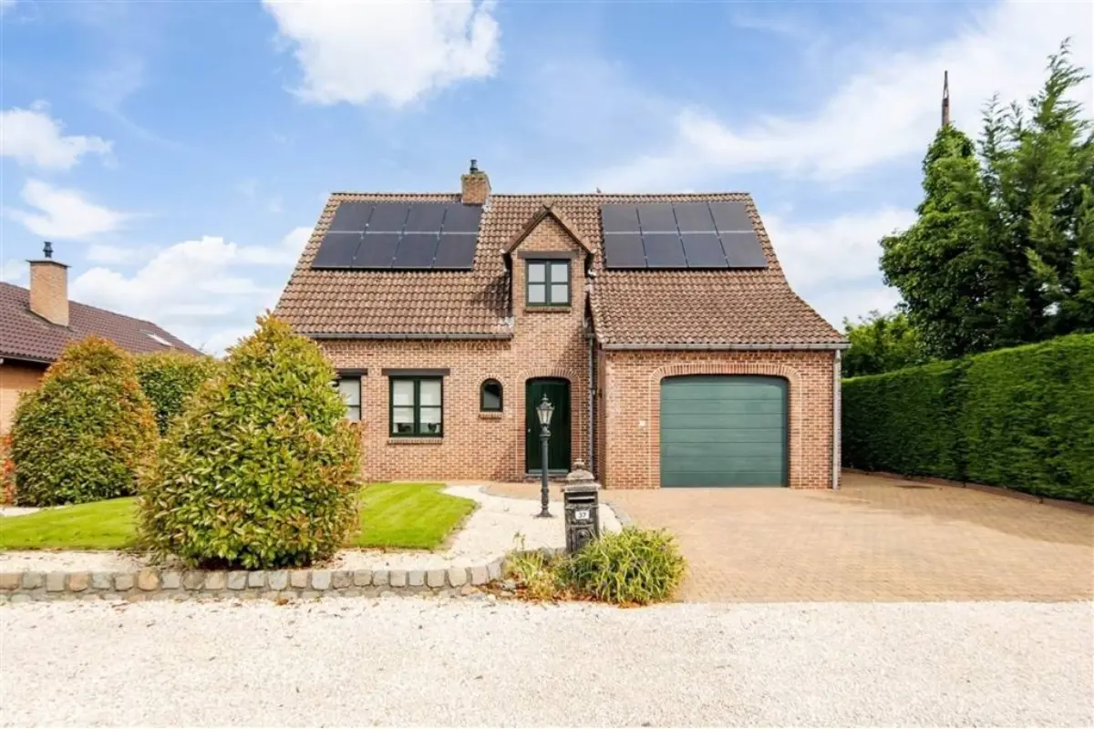 Huis te  koop in Hechtel 3940 0.00€ 3 slaapkamers 210.00m² - Zoekertje 648966