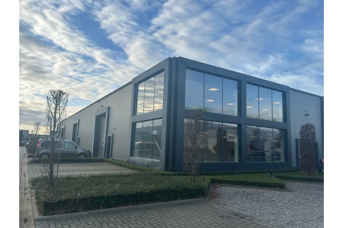 Handelszaak te  huur in Overpelt 3900 1950.00€  slaapkamers m² - Zoekertje 651238