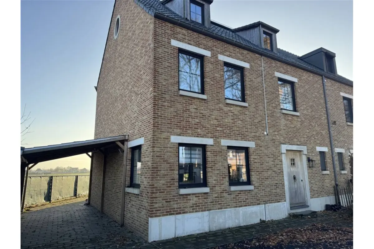 Huis te  huur in Maaseik 3680 1400.00€ 4 slaapkamers 225.00m² - Zoekertje 652302