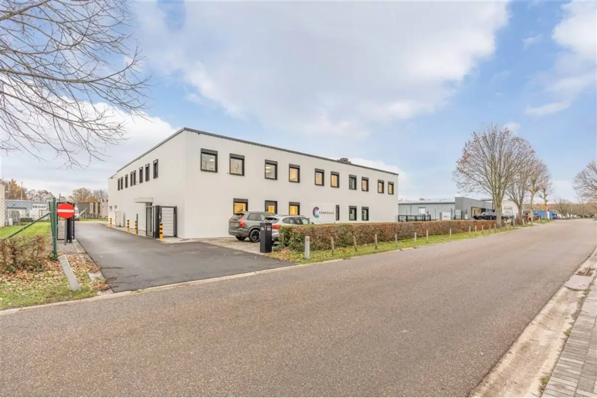 Handelszaak te  huur in Hasselt 3500 5000.00€  slaapkamers 712.00m² - Zoekertje 652301