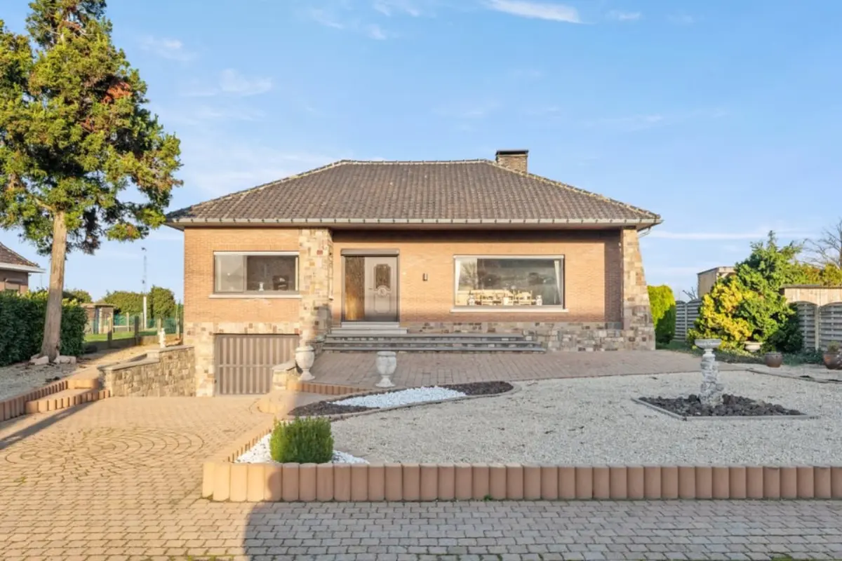 Huis te  koop in Sint-Truiden 3800 320000.00€ 2 slaapkamers 94.00m² - Zoekertje 652316