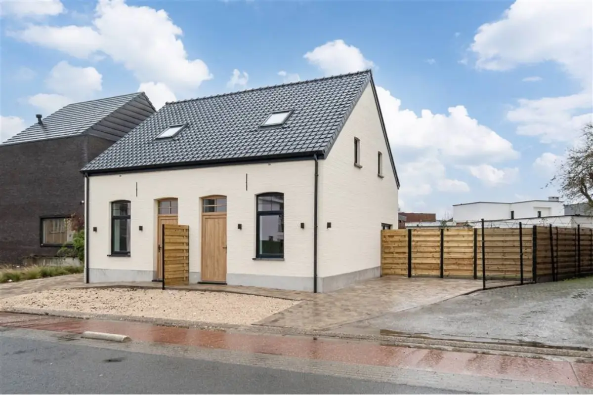 Huis te  koop in Lommel 3920 336000.00€ 2 slaapkamers 97.00m² - Zoekertje 654397