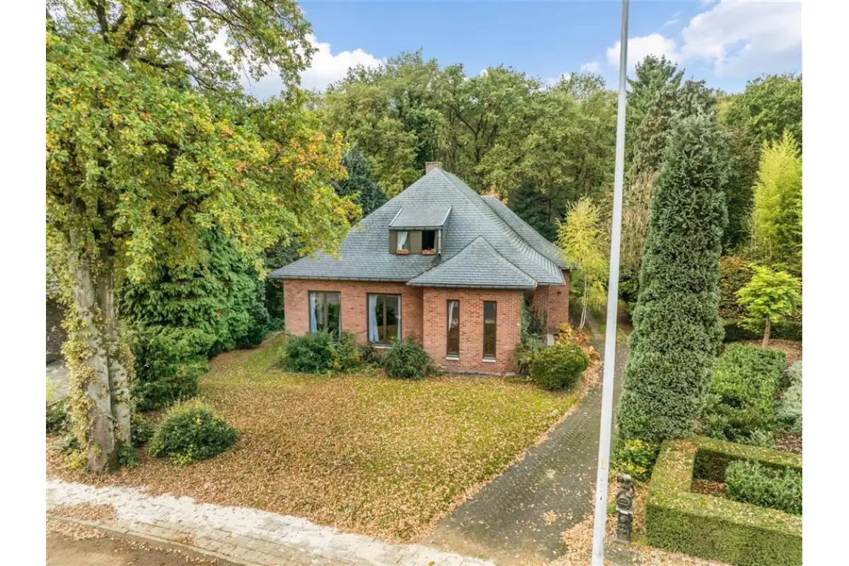 Huis te  koop in Genk 3600 380000.00€ 4 slaapkamers 269.00m² - Zoekertje 655335